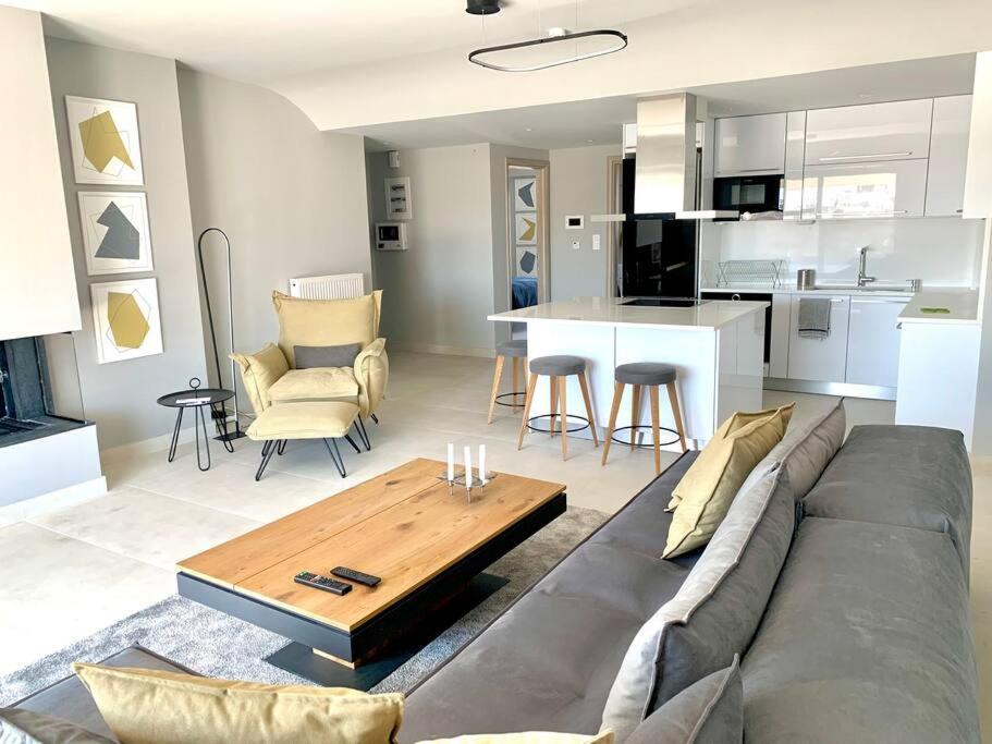 Fab New Flat In Central Athens W/ Acropolis Views Dış mekan fotoğraf